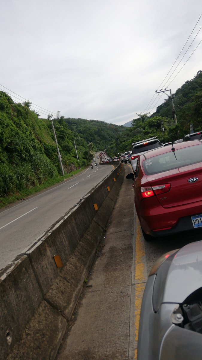 prjcx_fdn's tweet photo. La ineficiencia nuestra de cada día. 7 kms de cola desde Zaragoza
#TraficoSV https://t.co/lAVGOJhH3J