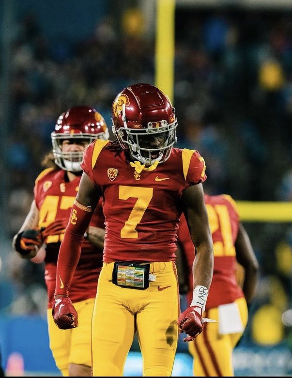 JMorgan2025's tweet photo. I am blessed to receive an offer from University of Southern California @CoachGrinch @uscfb @Rockvale_FB @TNSelect7V7 @RyanCallahan247 @ChadSimmons_ @SeanW_Rivals https://t.co/0IP3t9cvmU