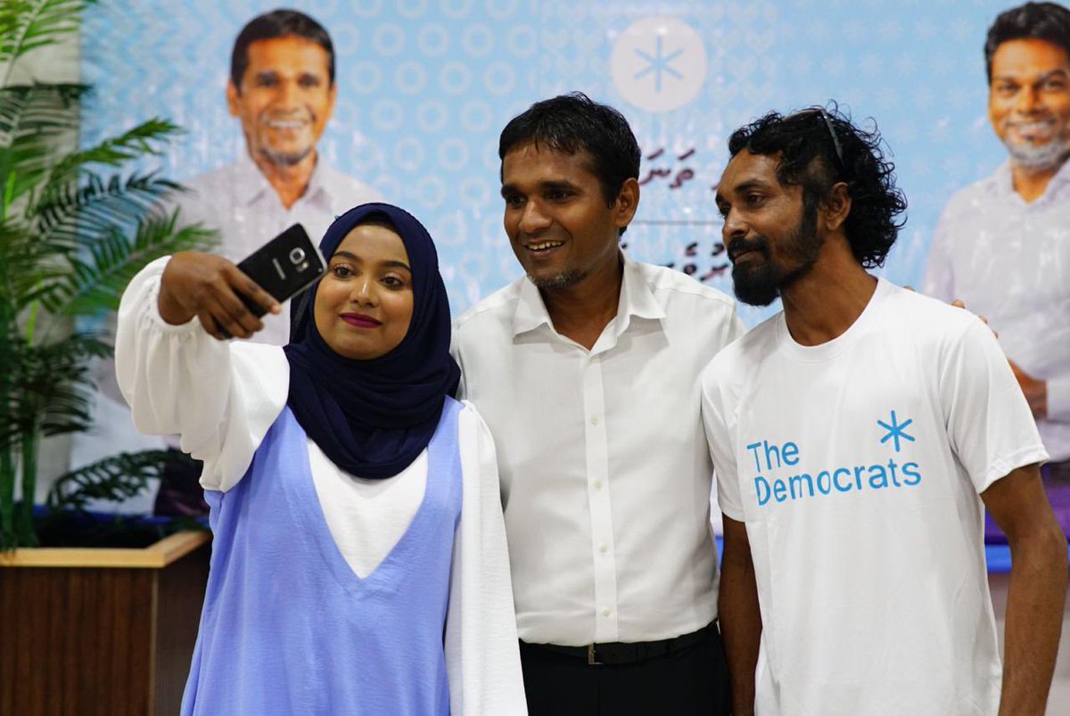 Simwarr's tweet photo. މަނަދޫ ގިނަ ޒުވާނުންތަކެއް @TheDemocratsMV ގުޅެއްޖެ. މަރުހަބާ ޒުވާނުންނަށް 💙👏🏃‍♂️🏃‍♂️

#Live N. Manadhoo
@ilyas_labeeb 7️⃣✔️
#IlliAmr2023
#WeTheDemocrats https://t.co/8PcBwHiQB8