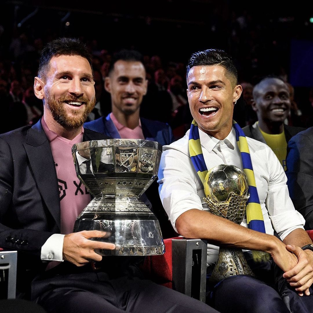bellishofficial's tweet photo. In the last week Cristiano Ronaldo won his first trophy with Al-Nassr and Lionel Messi won his first with Inter Miami. 👑👑
Of course 🐐🐐
We love these legends @leomessi @cristiano ✨✨
B
#bellish
#beautifullystylish
#thecoolstuff
#messi #cr7 https://t.co/qgJWFGTlE5