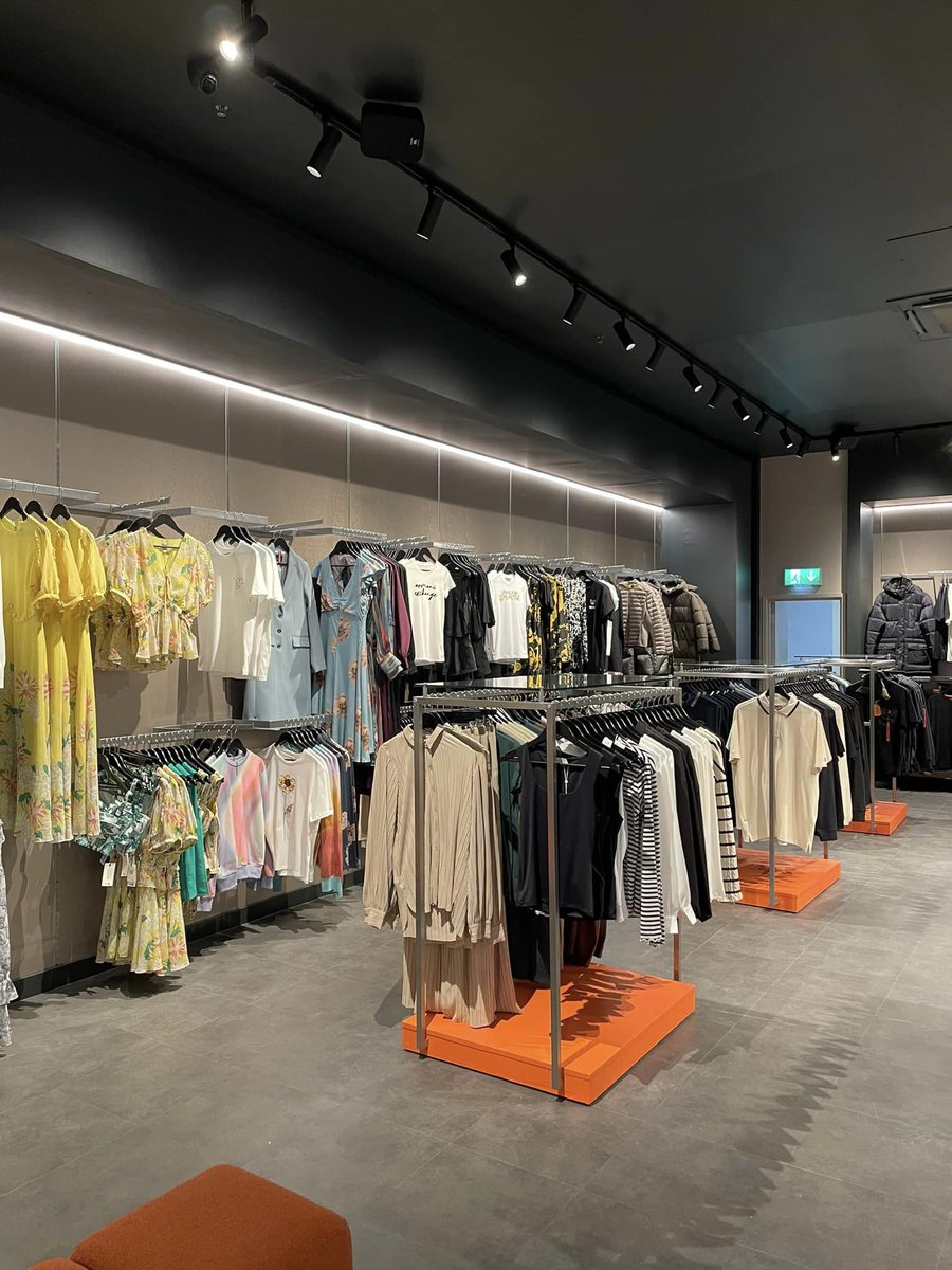 hurleysofficial's tweet image. Phase one of our store refit is now open! 🛍

While there are some finishing touches to be made, we wanted to show you all the new refit. 😍

It is now filled with brand new stock, so come and check it out! 👋

#storerefurb #shoplocal #shoprefit #newarrivals #designerwear