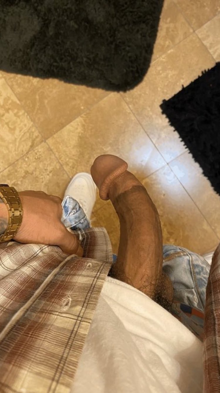 4 pic. Lil fizz dick and booty hole 🤤👃🏾 #ass #dick #gay #bi #lilfizz https://t.co/UISGeJssdI