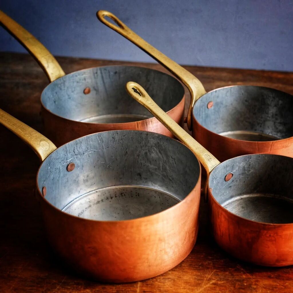 ChoseFrancaise's tweet image. Miniature copper saucepans, individual portions. Set of 4, tinned with bread handles.

Available in our store right now.

#coppersaucepans #saucepan #copperware #frenchkitchen

etsy.com/shop/unechosef…

#vintagefrenchaesthetic
#vintagefrenchdecor
#vintagefrenchkitchen
#pi…