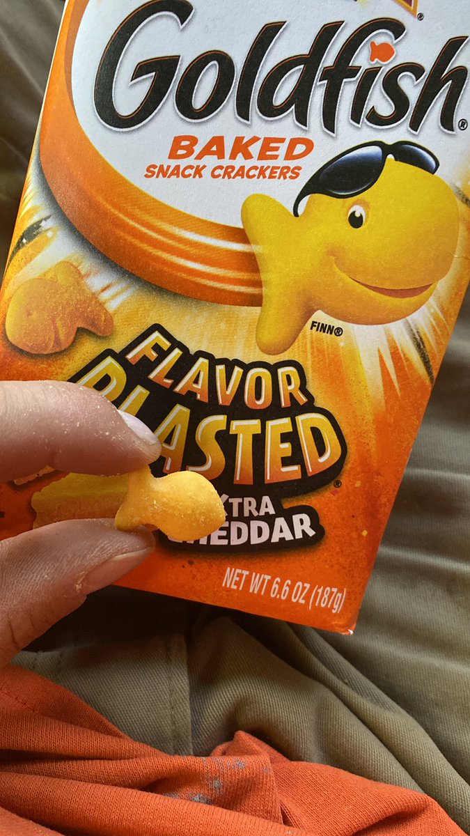 THEREALJCULL's tweet photo. Dear @pepperidgefarm does this look flavor friggen blasted https://t.co/ezdEXgZeZO