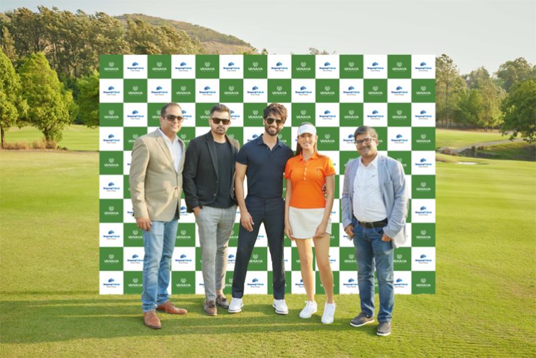 Shapoorji Pallonji Real estate n Tuesday said it has signed Bollywood Superstar Shahid Kaooor and his wife Mira kapoor as the brand ambassador for one of the it's projects in Pune 😍❤️
#ShahidKapoor #MiraKapoor #ShapoorjiPallonji