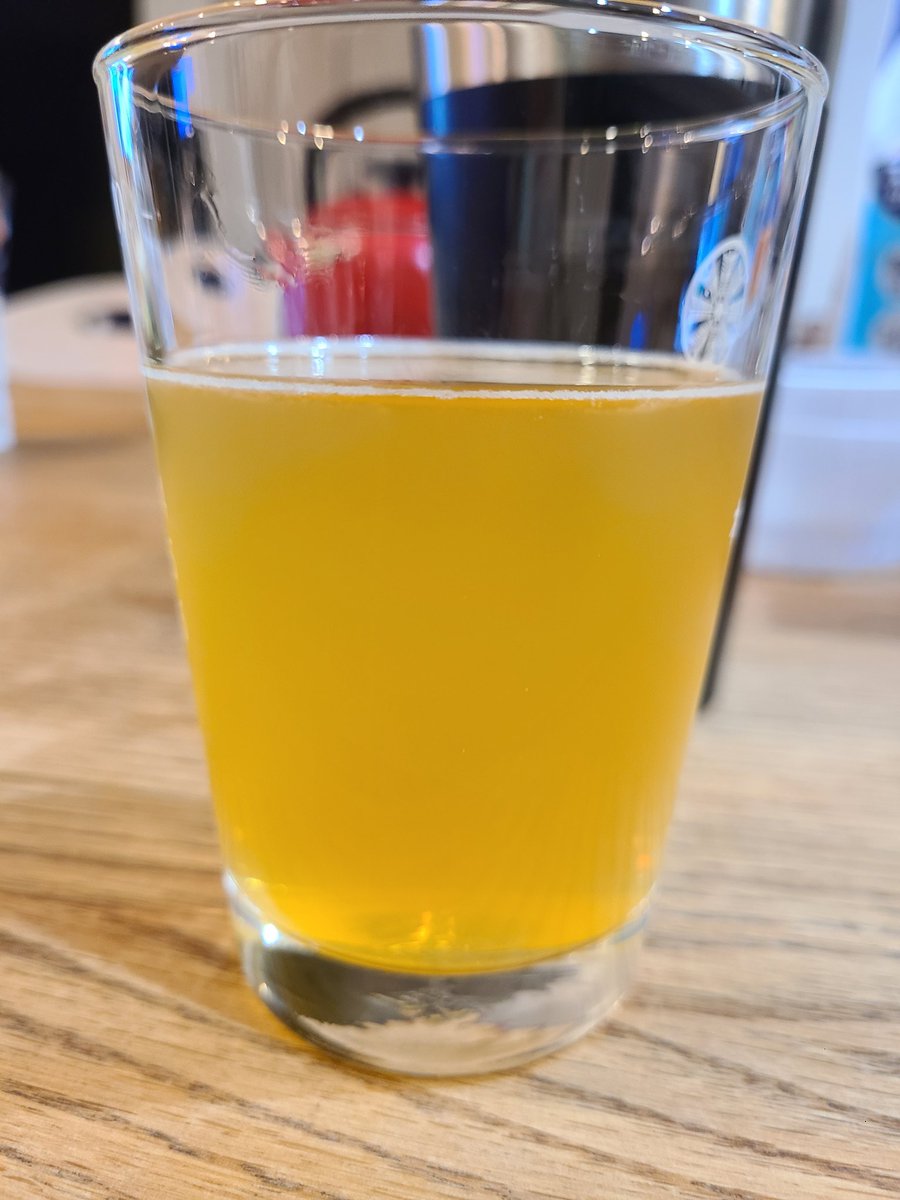 RaouRencon's tweet photo. 親父がくれたビール。
とりあえずホワイト頂きます。
えー色してるやん。 https://t.co/MuAwbYajgs