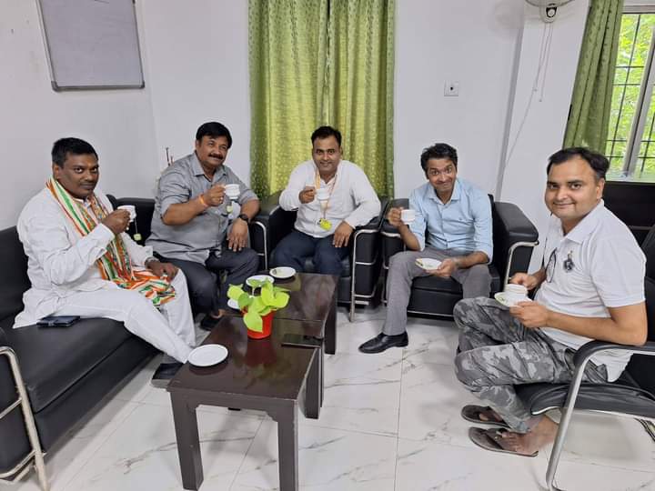 Ajeet_Vishen's tweet photo. #JunooniChai with #BHUites #BHUians is always #nostalgic and #energizing @BhuJunoon https://t.co/8vPUqRgwok