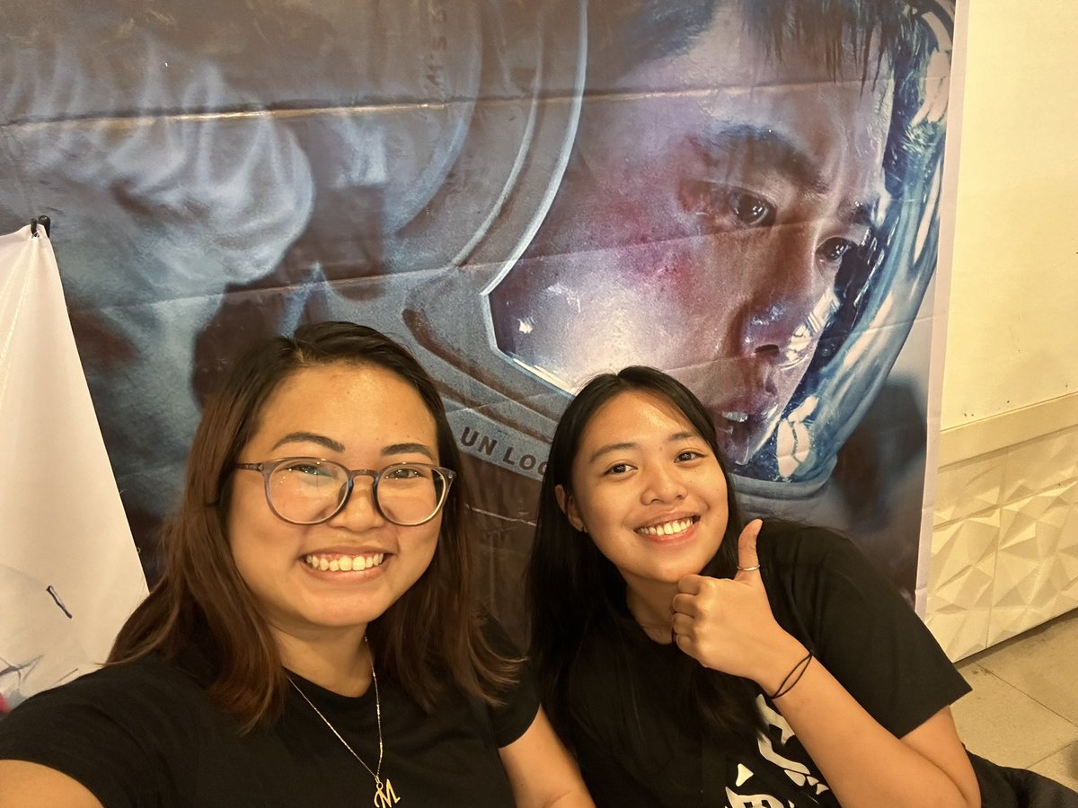 mrcrgld2's tweet photo. Throwback to 2023.08.19

And the block screening of The Moon to support the best boy 🥹😘 only have two hands so I couldn’t take a photo of all the things I got from the event but I made a friend! (My seat mate) and wonderful memories! https://t.co/qQlGLQE16W