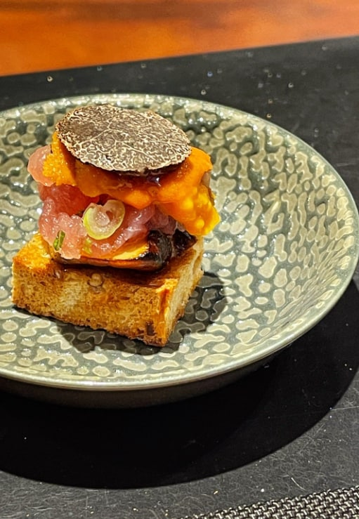 sweet123devil's tweet image. A smile on the face, a calm heart, the ability to be alone, eating alone, listening to music alone, reading alone, personal travel