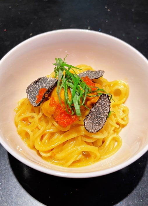 sweet123devil's tweet image. A smile on the face, a calm heart, the ability to be alone, eating alone, listening to music alone, reading alone, personal travel