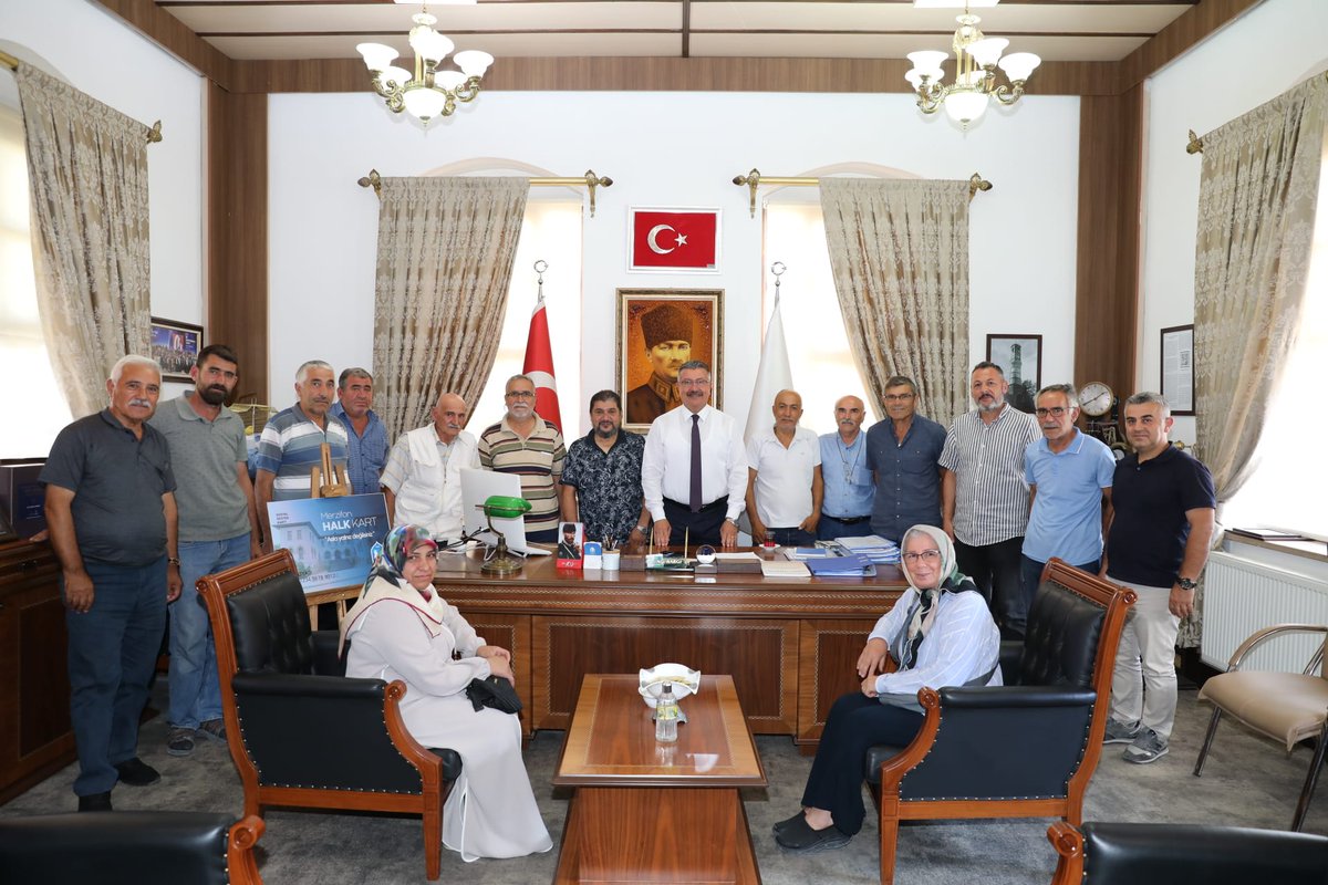 Merzifon Dağhan Hobi Bahçesi sakinleri belediyemize ziyarette bulundular. Keyifli bir sohbet gerçekleştirdik. Ziyaretleri için kendilerine teşekkür ediyor, sağlık ve esenlikler diliyorum.