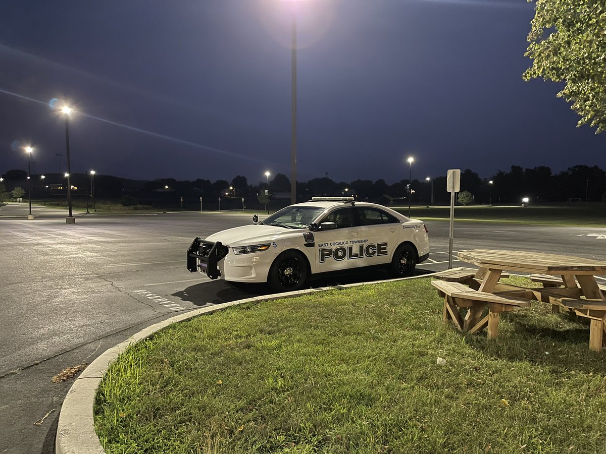 FisherSro's tweet photo. What a start for the first day!
Senior sunrise, Achenbach’s, busses and kids everywhere! https://t.co/h4D7H0F8xk