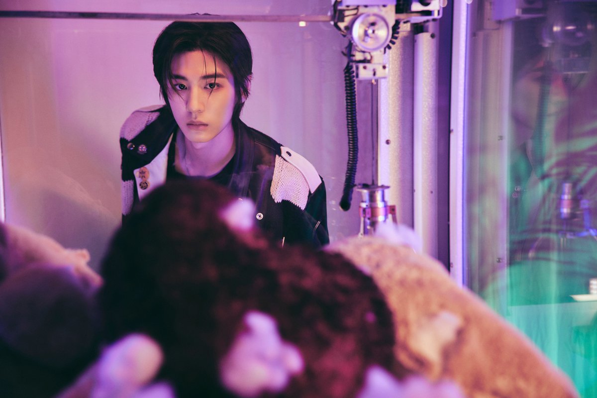 BOYNEXTDOOR_KOZ's tweet photo. BOYNEXTDOOR 
1st EP [WHY..] Concept Photo (DAZED ver.)

❤️‍🩹 2023. 9. 4 6PM (KST)

#BOYNEXTDOOR #보이넥스트도어
#이한 #LEEHAN
#BOYNEXTDOOR_WHY #WHY https://t.co/wpI89JGWb0