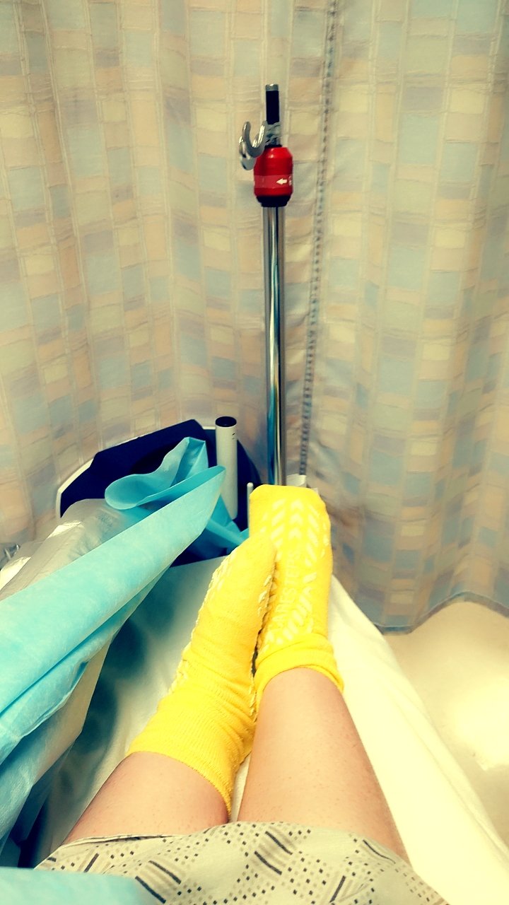1 pic. Forget #purpleflipflops I got #yellowgrippysocks https://t.co/k1jgTNwx0J