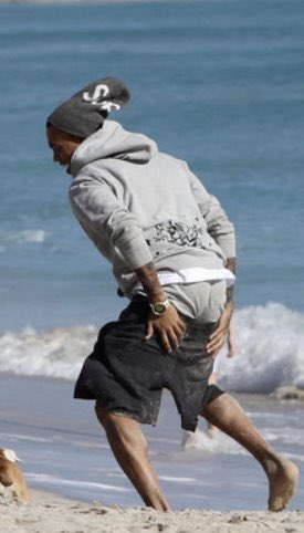 #ChrisBrown booty cheeks 👃🏾 #gay #bi https://t.co/CEuP8nfXgG<a href="/tag/chrisbrown"class="tags">#ChrisBrown</a><a href="/tag/gay"class="tags">#gay</a><a href="/tag/bi"class="tags">#bi</a>