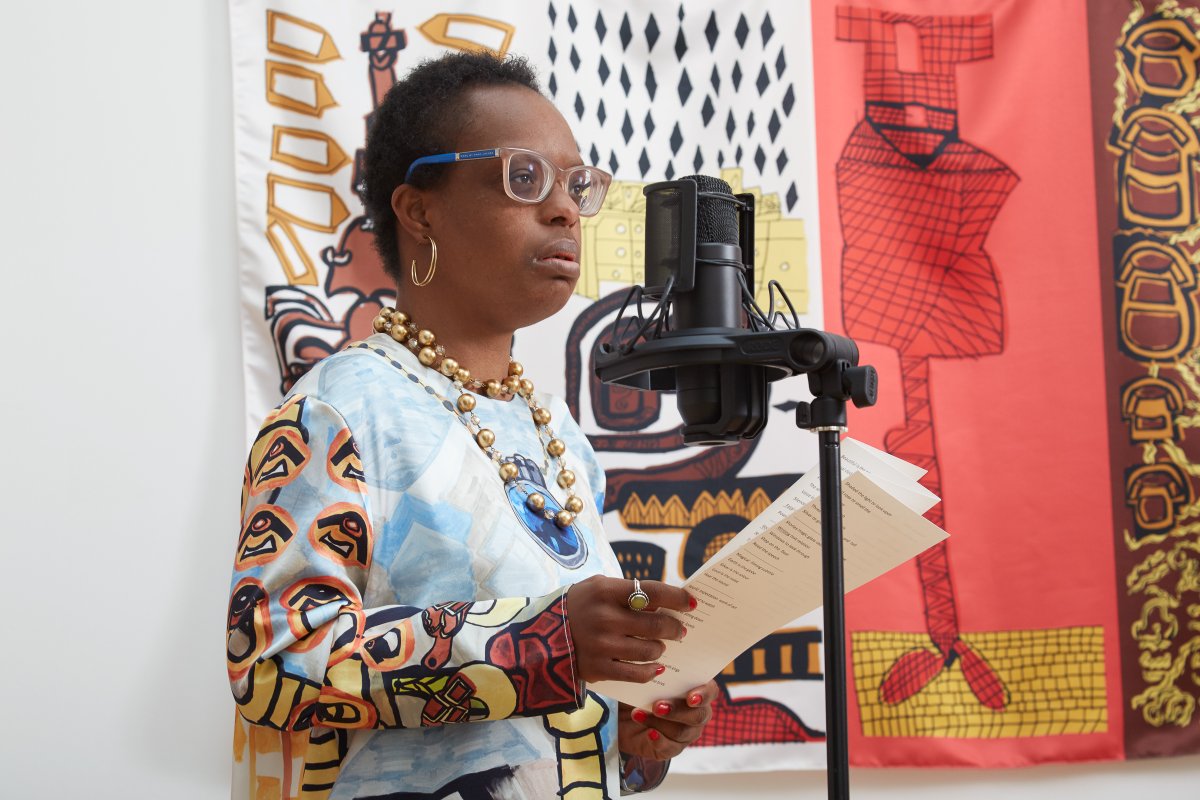 Jewellery, Ashanti gold, histories of wealth, scents, sensations...
Read artist Ntiense Eno-Amooquaye's new poetic writing
#WhatIamReadingNow 
 
📚 buff.ly/452iQLT 
📸 Artist portrait
🔖 @ExhibitionDJCAD

#DJCADCommunity #DundeeUniCulture