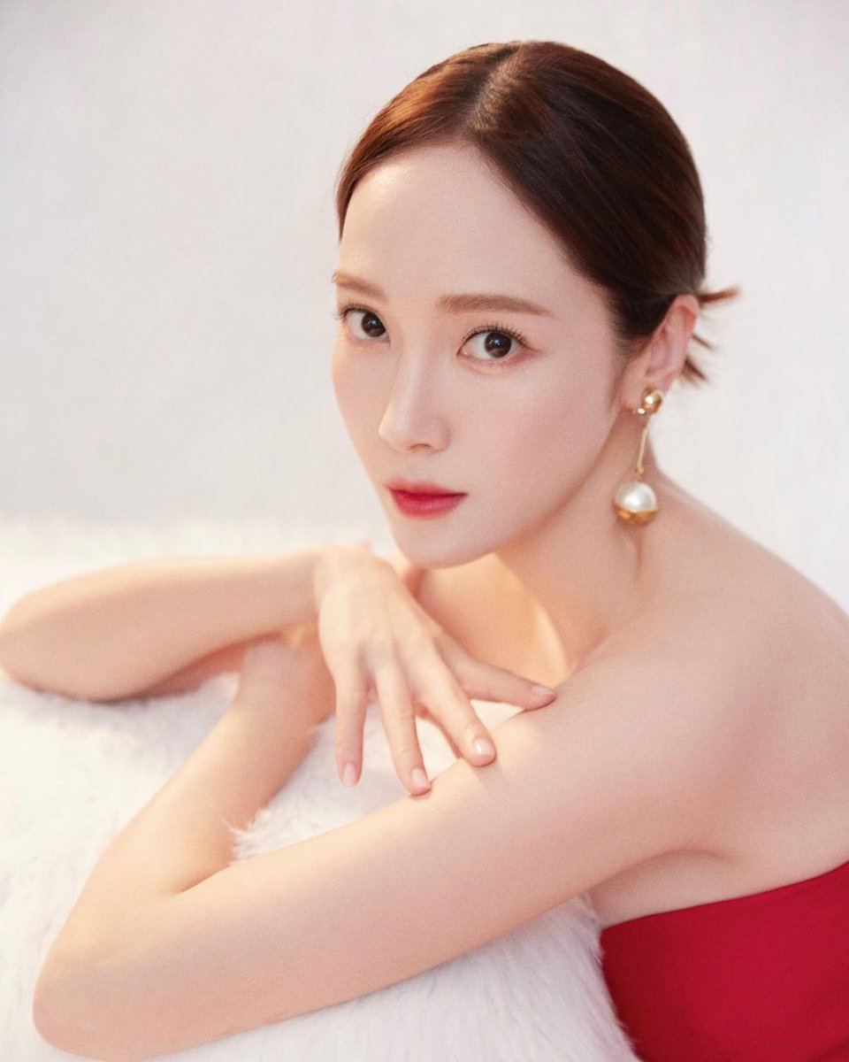 [Jessica Jung Instagram] 230822 (2)

jessica.syj: 🌹♥️👠🍎

#JessicaJung