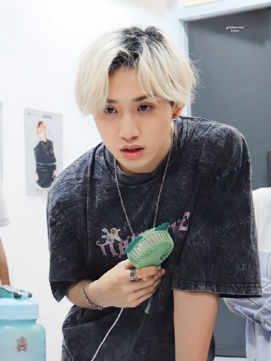 goldierous_bass's tweet photo. 230820 NEVEL FAN GATHERING
siapa yg mau dinyanyiin pake gitar sama steve? 😗
#ADayWithNEVEL @stvndj_ https://t.co/XKMfrzyKmF