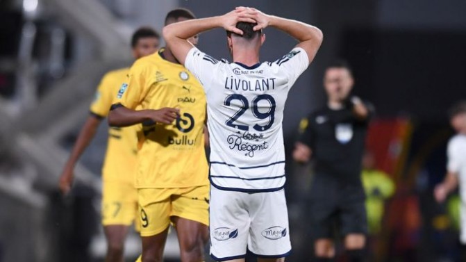 📊Les @Girondins sont la dernière équipe de <a href="/Ligue2BKT/">Ligue 2 BKT</a> en termes de dribbles réussis.

➡️ Seulement 10 dribbles réussis en 3 matchs, soit 4 fois moins qu'Auxerre premier.

Source : <a href="/footmercato/">Foot Mercato</a>