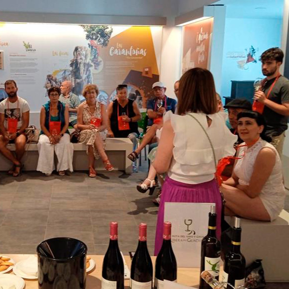 RVRibGuadiana's tweet photo. 😍 Maridar #Acehuche con la Ruta del #Vino y #Cava #RiberadelGuadiana siempre es una combinación excelente.

🍾🍷 Brindamos en el @CIAcehuche y en el @barcodeltajo con @quesodeacehuche, cava de #Almendralejo y vinos @Ribera_Guadiana.

👏 ¡Gracias por acompañarnos! https://t.co/ijVCTnPgLl