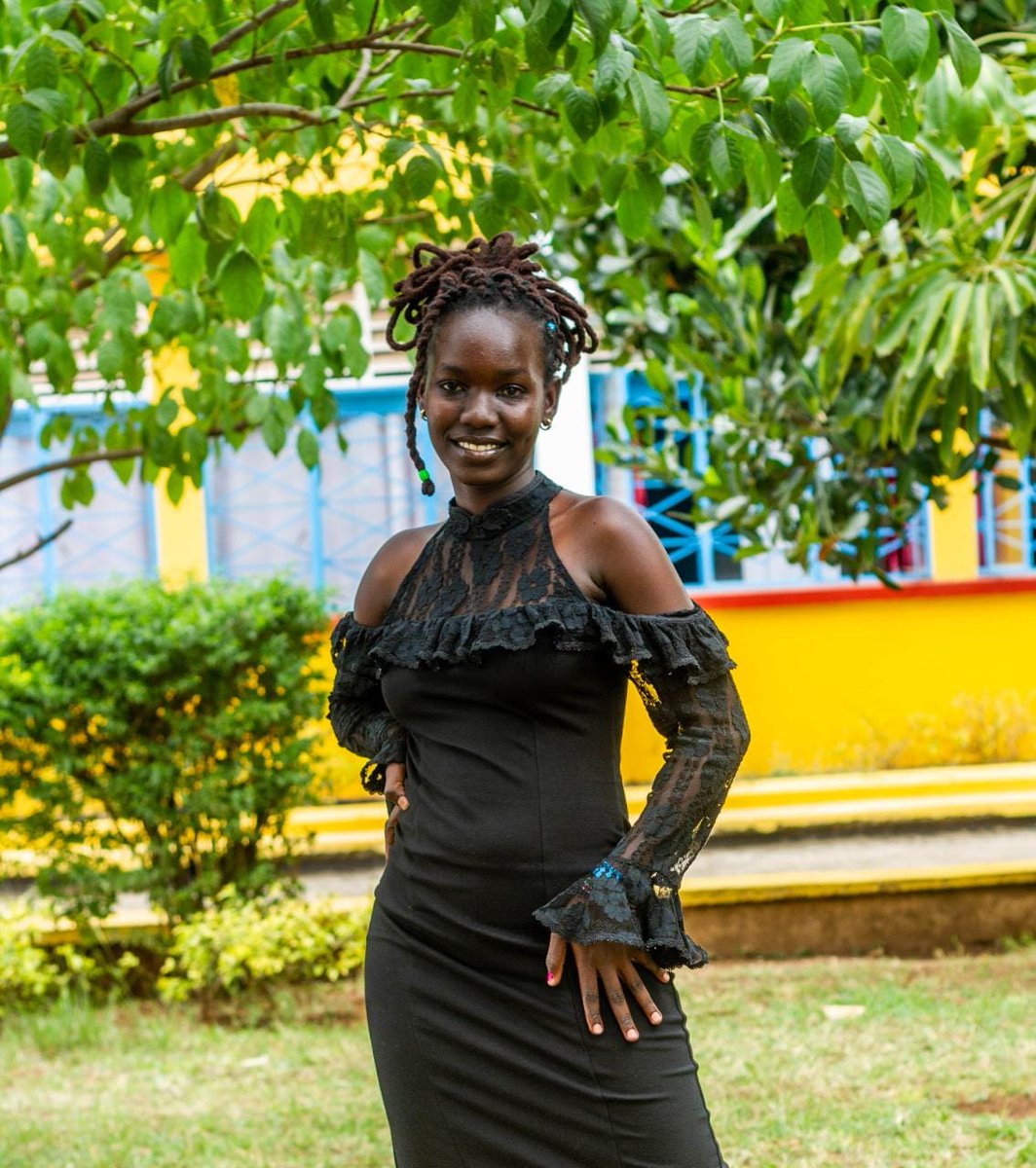 Contestant:Face Of Mama Grace 

Name.......Hilda Davin Owiti 
Age.............21yrs
Height.........5.2 inches 
Nationality....Kenyan

Being an art lover,,,I believe that this event is going to help me appreciate art and  add value on my courage.

#Faceofmamagrace
#TembeaKisumu