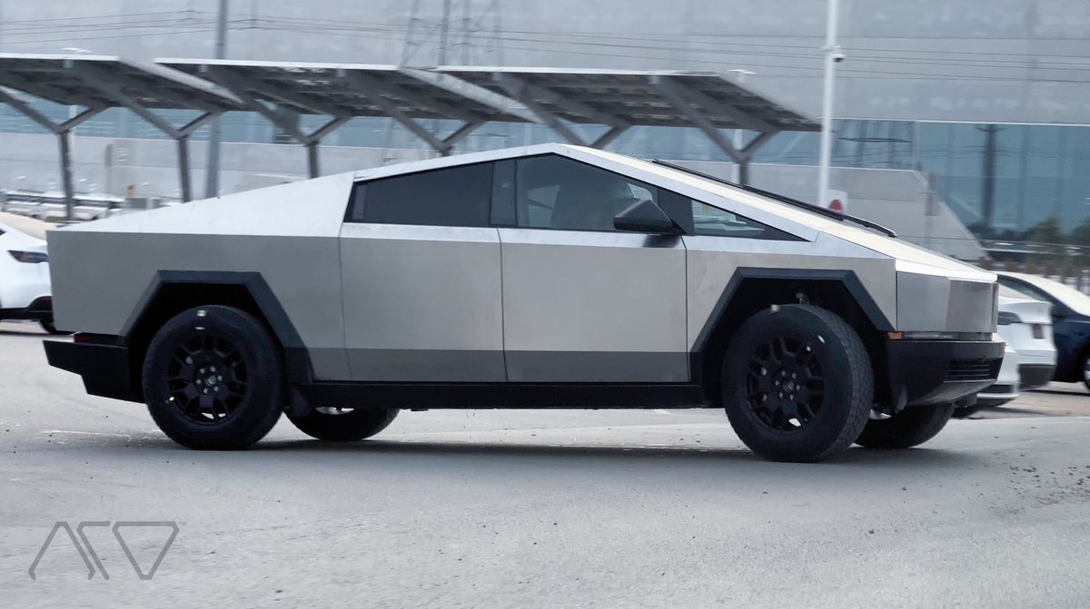 teslaownersSV's tweet photo. This will become a normal look on the road. 

🎥 @artsimage https://t.co/gfk0TtdvpK