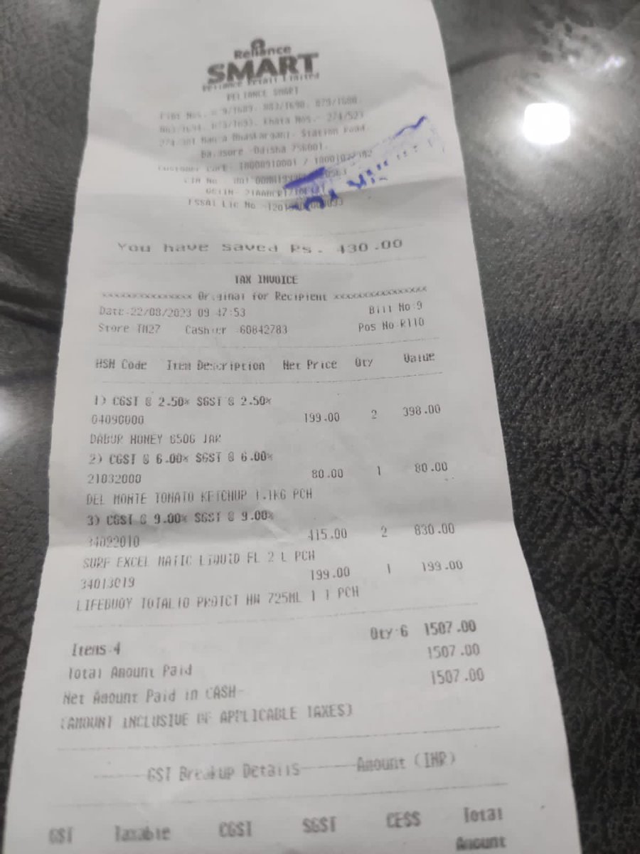 cakeshubmodi's tweet image. Fraud Alert!!
Reliance Smart Balasore.. Billing grocery  at higher price than the price shown at the showcase... @jagograhakjago..
Making excuses- Price tag not changed after complaint.
Many consumers are complaining the same..! @RelianceFreshIN @_ @_MukeshAmbani 
#reliancesmart