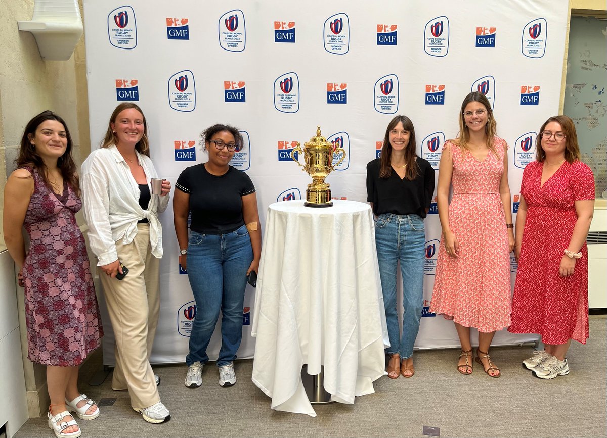 🏉🏆 Plus que quelques jours avant le lancement de la Coupe du Monde de Rugby 2023. En amont de la compétition nos collaborateurs, sur plusieurs de nos sites, ont pu admirer le Trophée Webb Ellis. #RWC2023