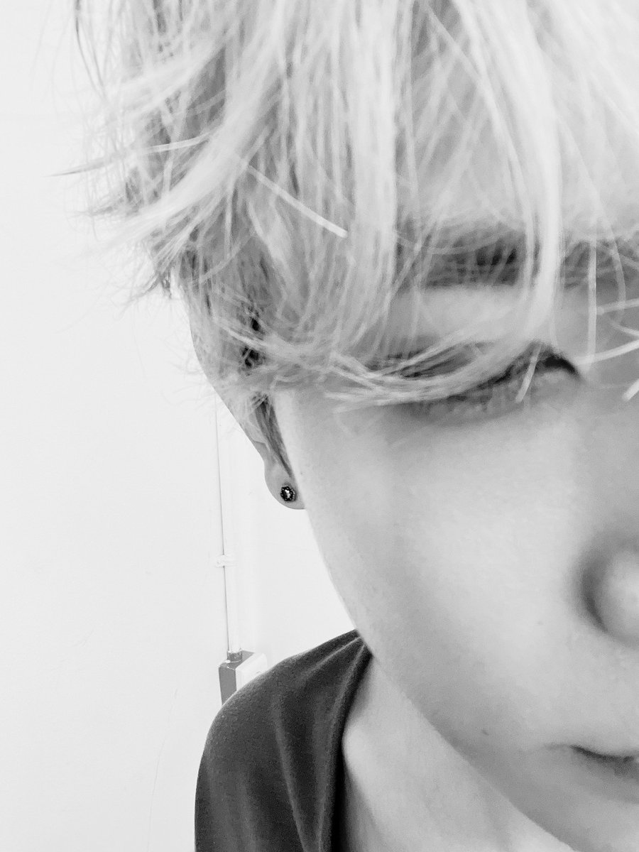 azzia_v's tweet photo. Day 06? of finding #moots                   hai heelu, i’m azi &amp; i’m looking for interactive friendly moots !

: filo ‚ minor , INFJ 
: not new to #kpoptwt &amp; #stantwt  but new to #studytwt  
: new acc!

♡ / ↻ to spread and to be mutuals thankyou every1💗 https://t.co/l84NBLIc0T