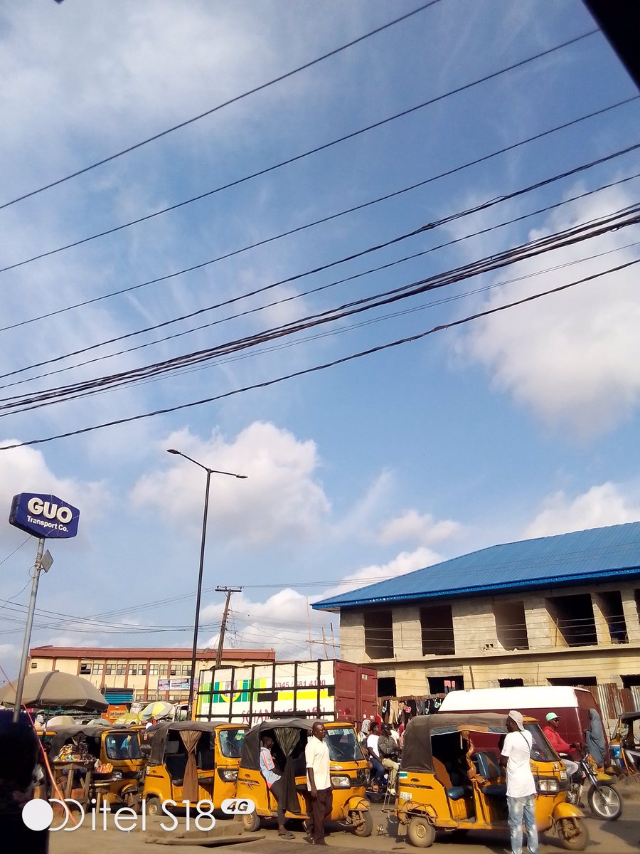 AsaCj1's tweet photo. Some random sight I chanced upon yesterday while running some errands. For a typical Lagos afternoon, the traffic was busy but there were tricycles still packed, probably waiting for the evening rush hour.
#Capturewithitel @itelNigeria 
#itelS23seasonofwinnings https://t.co/yB9To0xCM1
