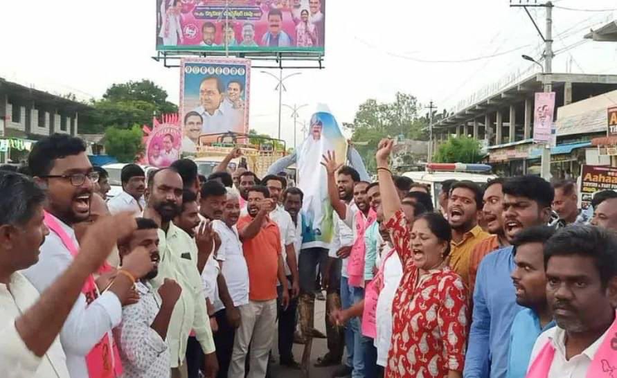 SourabhBakshi_'s tweet photo. @BRSparty will take charge on Mynampalli on his words against Minister Harish Rao. - @KTRBRS
https://t.co/9geX4zTzeQ
#WeAreWithHarishAnna https://t.co/xZzU90irVZ