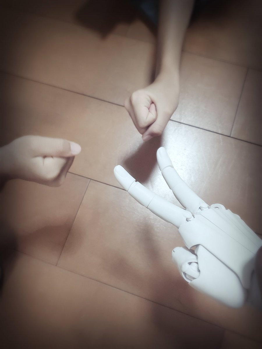 bei4578's tweet photo. バンドくんが届いた✋💨
凄いんだけど🥺✨

領域展開🤞もできちゃうし❗
犬もナデナデできるし‼️
じゃんけんもできちゃう🤦‍♀️✊✌️✋ https://t.co/wOqEW2V5Xg