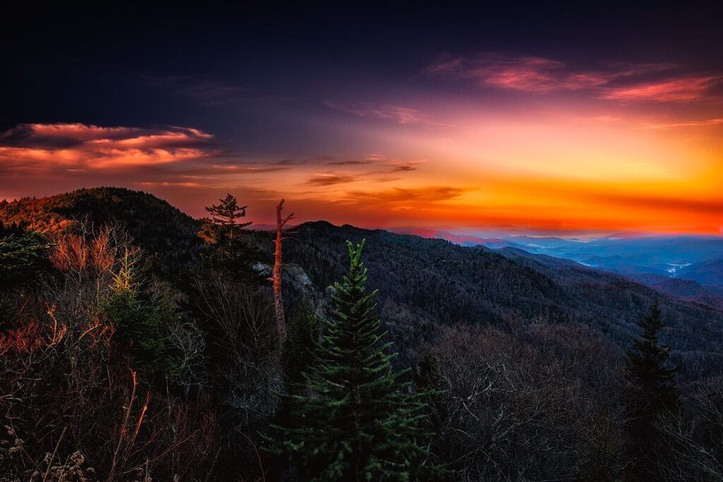 North Carolina Blue Ridge Mountains #northcarolina #hangingrockstatepark #fall #fallfilter #waterfalls #fallcolors #leaf #northcarolina #northcarolinaphotographer #northcarolinaliving #onlyinnorthcarolina #naturalnorthcarolina #northcarolinaoutdoors #nor… instagr.am/p/CwPffWJOx7i/