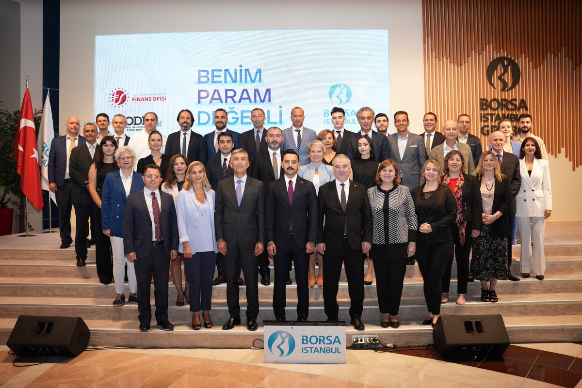 cbfinans's tweet photo. Borsa İstanbul’da gong, Cumhurbaşkanlığı Finans Ofisimizin koordinasyonunda, FODER (@foderturkiye) işbirliği ile hayata geçirilen "Benim Param Değerli" eğitim programı için çaldı. https://t.co/rkX6kVasFC