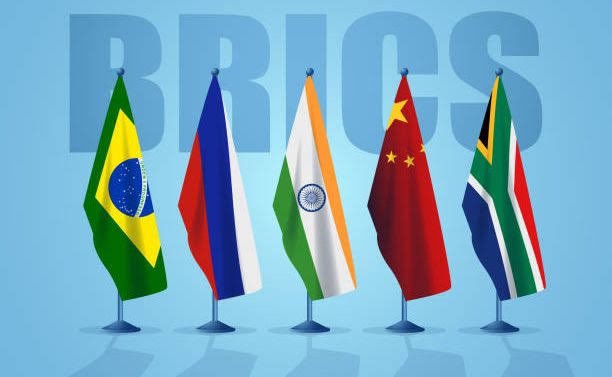 RusEmbassyJ's tweet photo. 🎙🇷🇺ロシア外務省のザハロワ報道官

💬BRICS5ヶ国は、金融協力の進展に真剣に注目している。来たるサミットのアジェンダでは、対外リスクに対応できる決済手段の構築と相互オペレーションにおける各国通貨の役割の引き上げに関する問題を協議する予定である。

詳細下🔗https://t.co/cDtsTqVL0T https://t.co/3tKS86yUUa