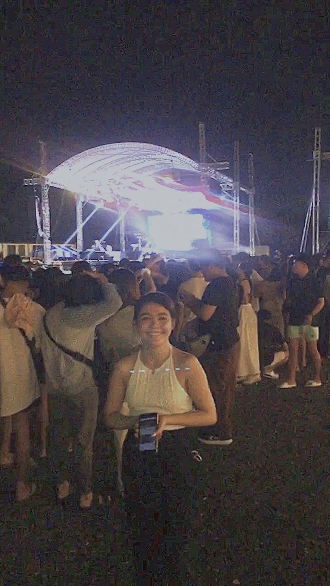 AGL__M's tweet photo. This girlie finally saw @BenAndBenMusic 🥺💗. Thank you so much for the wonderful experience mga mahal ko. See you again soon 🤞🏼. Miss ko na kayo agad 😭 https://t.co/oWzH3XncYf