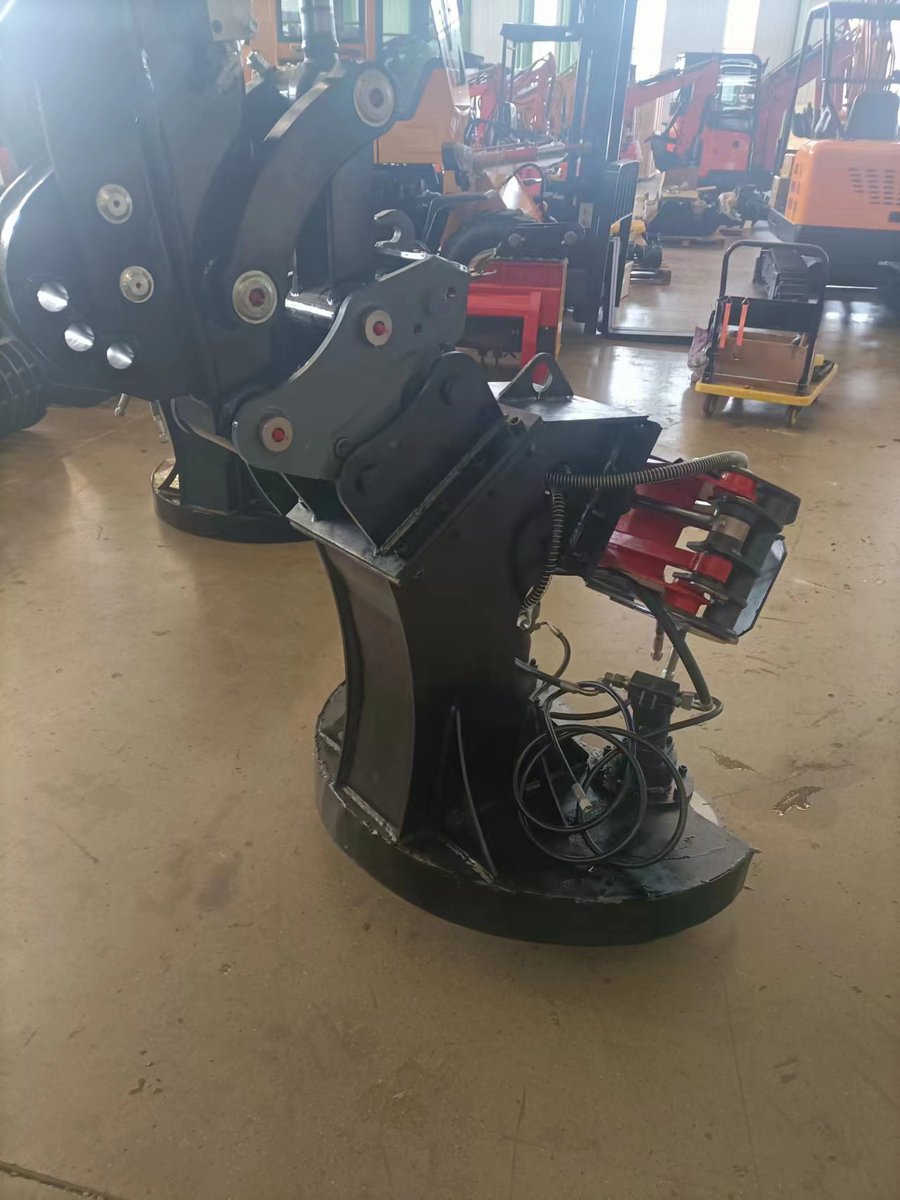 Bunny99on's tweet photo. EXCAVATOR attachment https://t.co/eGCsN80Po2