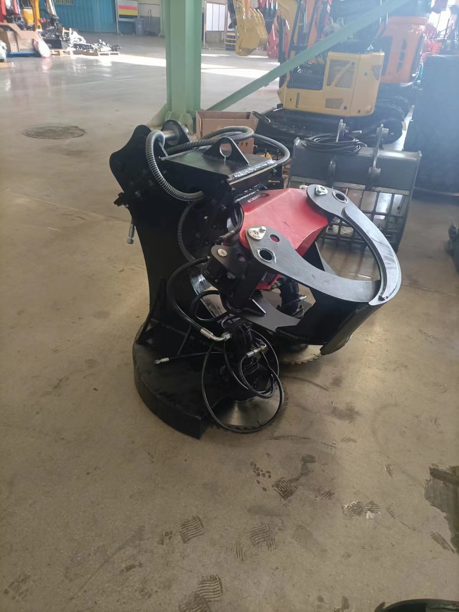 Bunny99on's tweet photo. EXCAVATOR attachment https://t.co/eGCsN80Po2