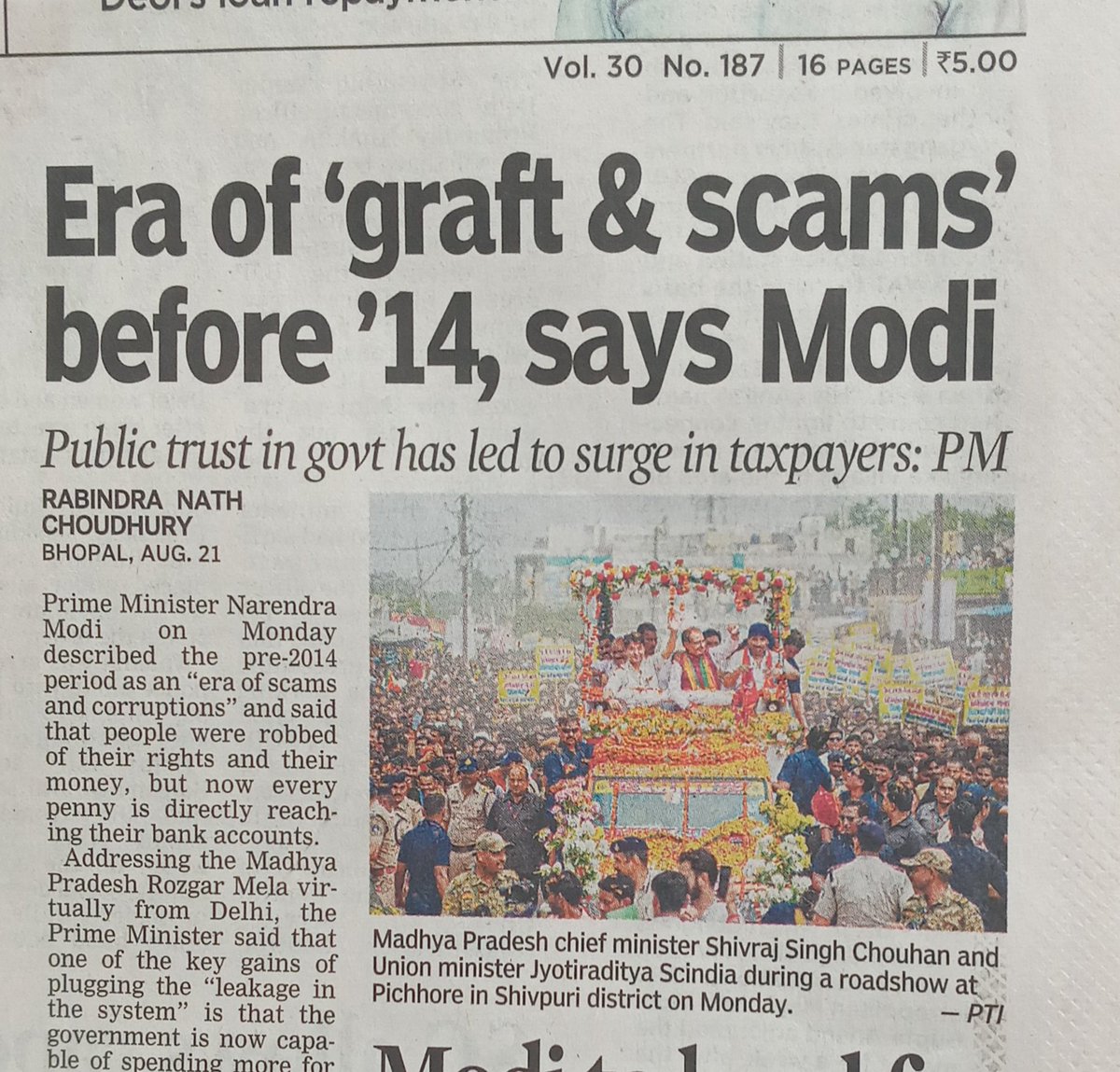 PraveenDavar's tweet photo. Why go back so far ? Compare yourself with your predecessor #DrManmohanSingh, a PM of high moral n personal integrity. Where do you stand before him with unprecedented mega scams like #Demonitisation #Rafale #Banks #HighWays #OpLotus #Adani etc. @PMOIndia https://t.co/lgx4bpAAtP