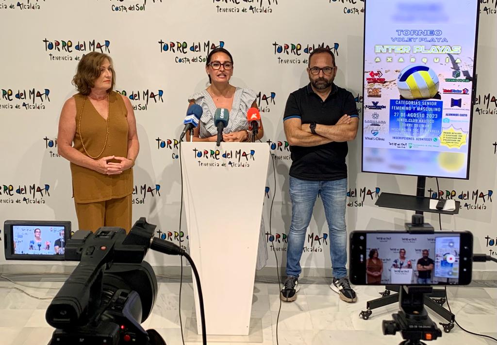 🏐 Esta mañana ha sido presentado en <a href="/tenenciatdm/">Torre del Mar</a> el Torneo de #VoleyPlaya que organiza el Club de Voley Inter Playas Axarquía este domingo en #TorredelMar, junto al Club Náutico. Un torneo senior con cuadro masculino y femenino

ℹ️ Toda la información en velezmalaga.es/index.php?mod=…