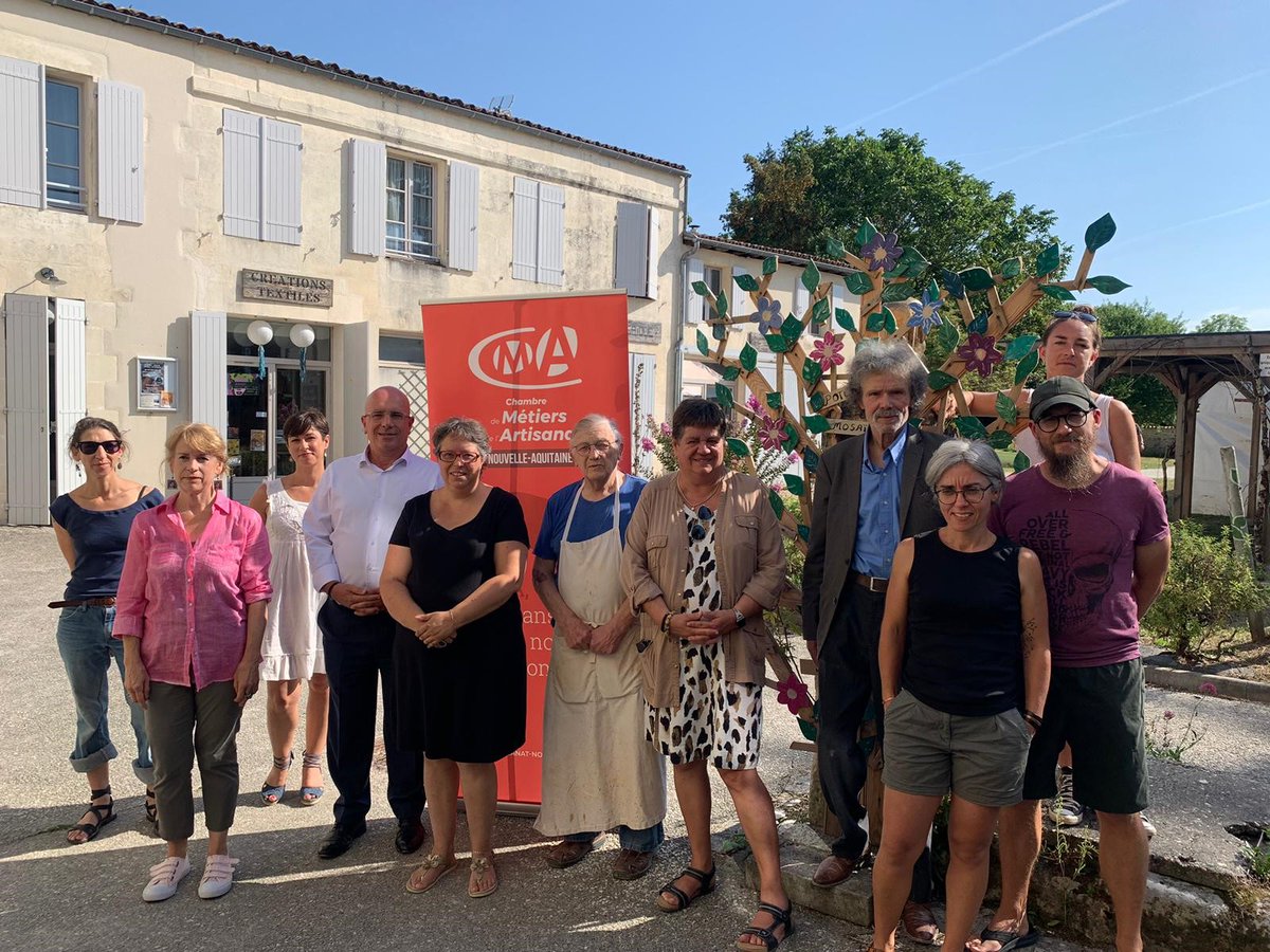 [Visites d’entreprises] <a href="/ggomez_cma/">Gérard Gomez</a>, président de la <a href="/CMA_NAquitaine/">CMA Nouvelle-Aquitaine</a> et <a href="/Sylvie/">Sylvie</a> MARTIN MARCEL, présidente de la <a href="/CMA17LAROCHELLE/">CMA 17</a> ont rencontré ce matin des #artisans à Jonzac. L’occasion de rappeler que l’artisanat est un acteur majeur de l’économie locale.