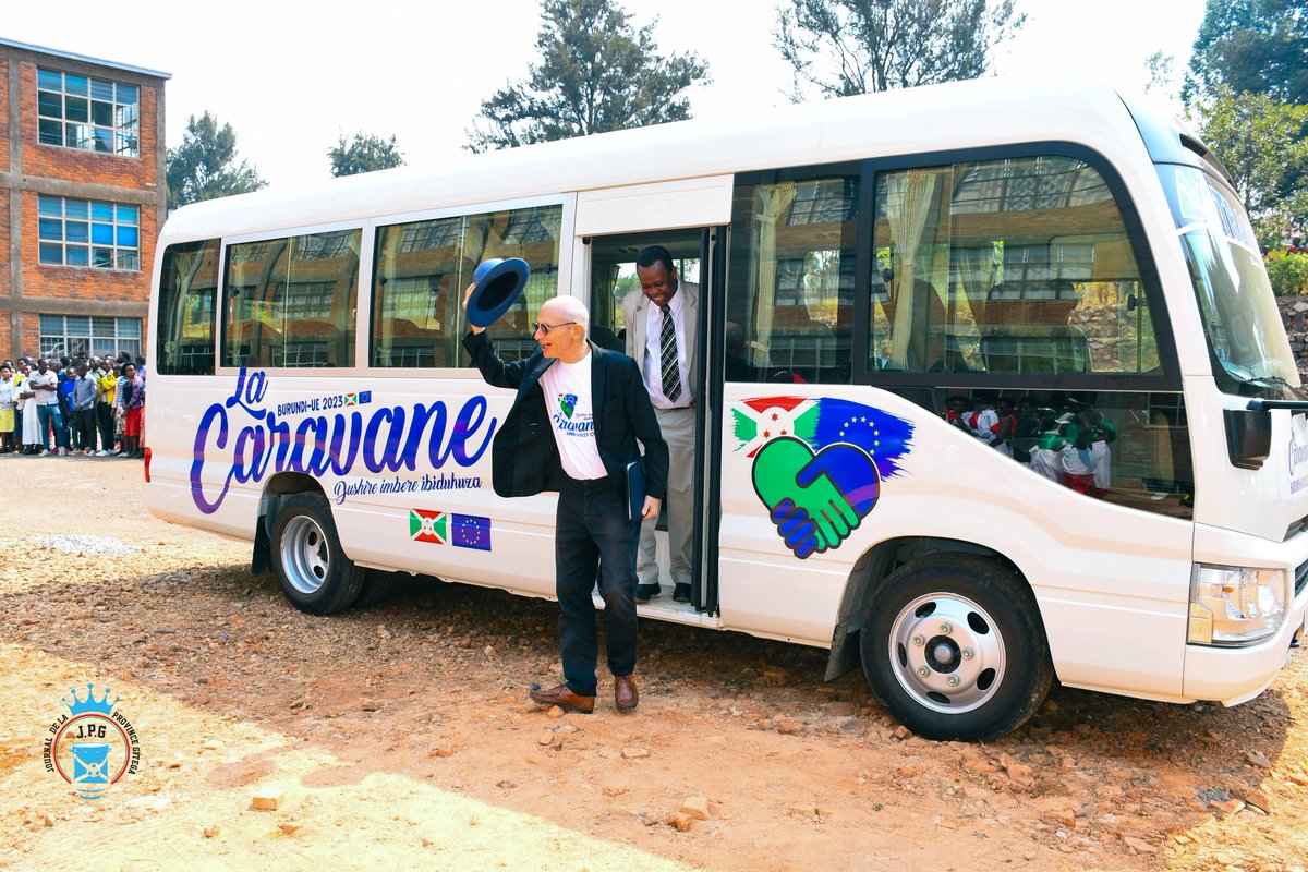 Gitega's tweet image. Inyuma yo kuganira na Buramatari, @ClaudeBochuEU yaciye agendera kaminuza y'ubuhinga ya Gitega @UPGBurundi aho huguruwe icese Ikigo c'ubushakashatsi gifasha urwaruka kwungura ubwenge n'ubumenyi #IDEASBOX, mubijanye no kwironderera akazi no gushira ahabona indoto zabo . #Burundi