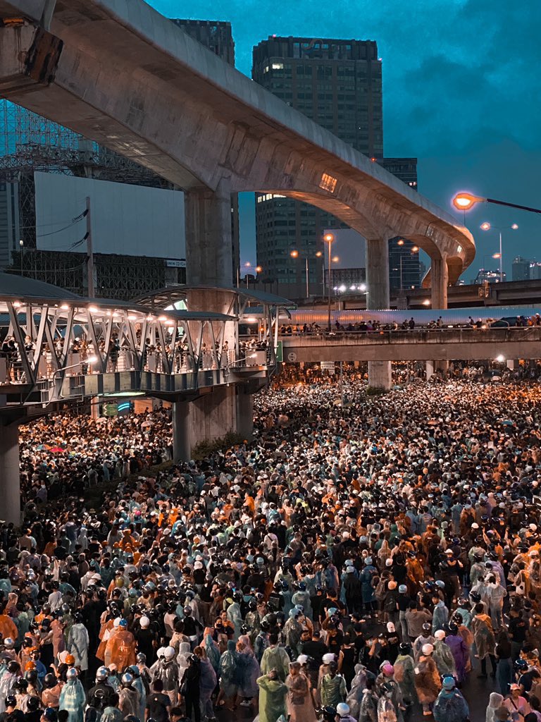 เด้กรุ่นกุขอโทด ที่สนใจการเมืองเยอะเกินไป!! —เลยทำให้ให้รุ้ว่า ที่ผ่านมา ผุ้ใหญ่ประเทศนี้เหี้ยของจรีง แล้วอะไร เด้กรุ่นกูที่ออกไปไล่พวกเหี้ยเผด็จการ พวกมึงยังลากกลับมา พรรคเพื่อไทยคือพรรคคนเหี้ย!!! พวกกุขอสาปให้มีอันเป็นไปทั้งพรรค อยุ่แก่ขึ้นศาลไปจนตาย พวกกุจะรอดู ⚠️⚠️⚠️