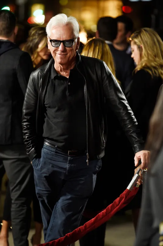 Liana53160's tweet photo. Free speech warrior James Woods said he will never leave Twitter and continue to shine a light on hypocrisy!

WHO STANDS WITH JAMES WOODS?🙌 https://t.co/5AEyNymVmx
