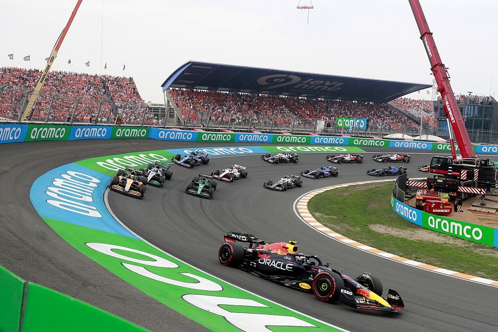 Julien_FEBREAU's tweet photo. 💥À VOS QUESTIONS💥

La 2e partie de saison commence dès ce Week-end avec le GP des Pays-Bas ! 🇳🇱🏁

Avant cela je vous retrouve dans #RDVau1erVirage votre séquence de Questions/Réponses #F1 en VIDÉO sur les réseaux sociaux de @canalplus !!

À VOUS DE JOUER ! 😉 https://t.co/sCFyVNxjkP
