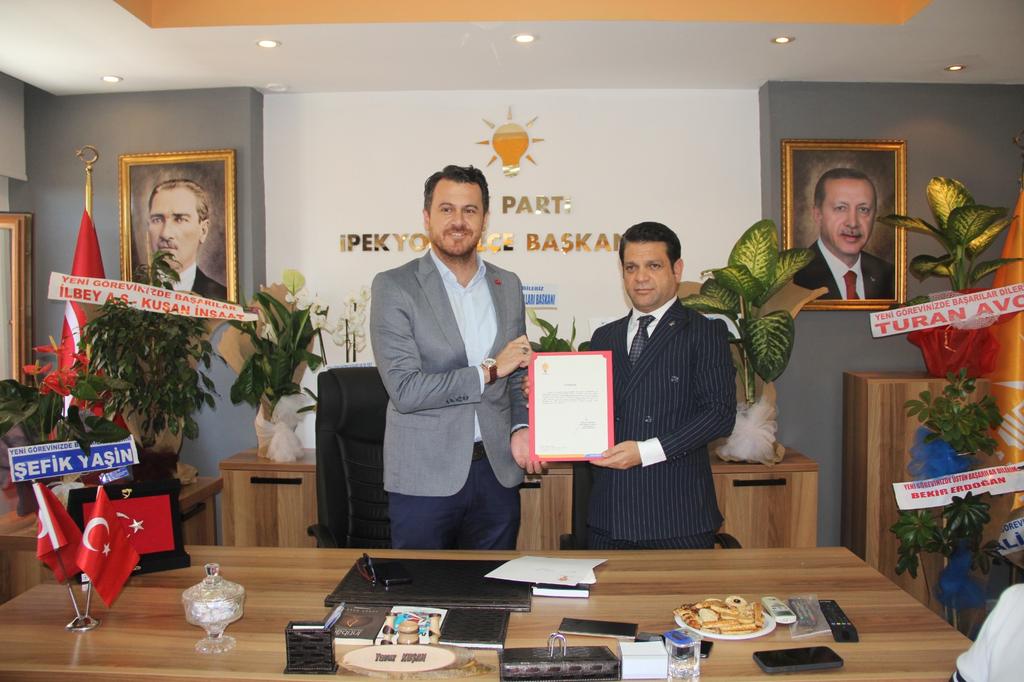 AK_PartiVan's tweet photo. İl Başkanımız @emreguray65, yönetim kurulu üyeleri ile birlikte İpekyolu İlçe Başkanlığı'na seçilen @KusanVan'ı ilçe başkanlığının yeni yerinde ziyaret ederek başarılar temennisinde bulundu. @erkankandemir @metinbulut23 @Ruken_Kilerci

#TürkiyeYüzyılı🇹🇷 https://t.co/Xe7NG9l59D