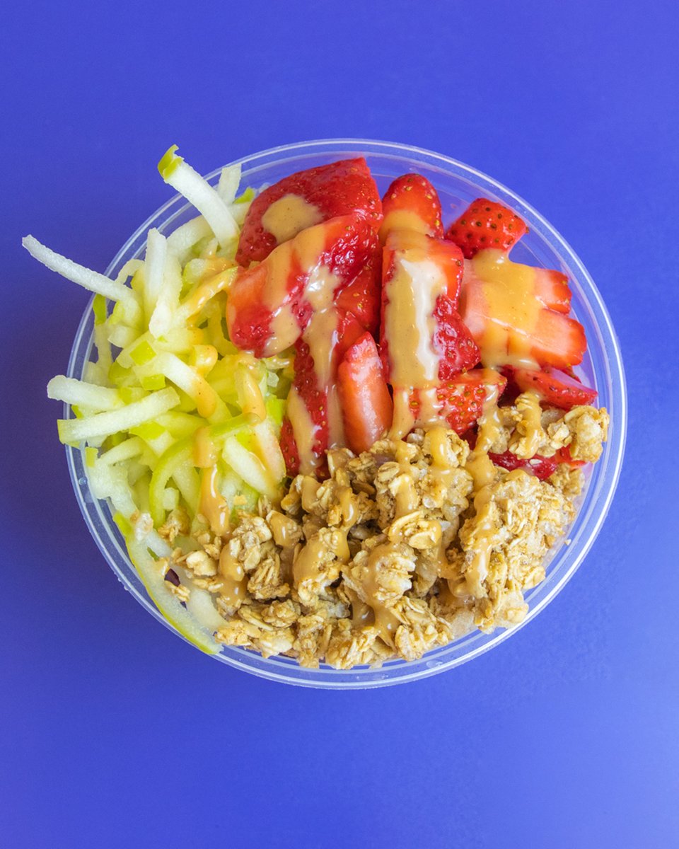 coolgreens's tweet image. Satisfy your cool craving with our Peanut Butter Crunch acai bowl 🥜🍌🍓🍏 Creamy peanut butter balances the sweetness from the bananas, strawberries, and apples to give your tastebuds a delicious treat!

#acaibowl #peanutbutter #bananas #strawberries #apples #crunchy #delicious