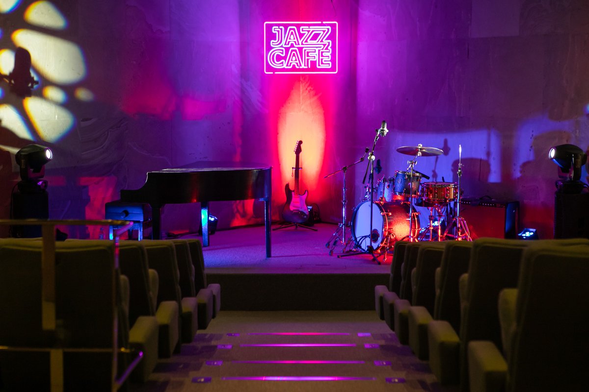 CajaCanarias's tweet photo. 🎨¿Eres artista joven canario/a o residente en Canarias? ¿Te gustaría exponer tu obra? Te proponemos #ARTEXPRESS, dentro de la programación de Jazz Café, inspirado en los tradicionales clubs de jazz de mediados del siglo XX.
ℹ️ Infórmate y participa en https://t.co/Z1NDcnNEiY https://t.co/8GrA90E6pU