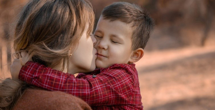 📢 #DesarrolloInfantil: ¿Nos despedimos adecuadamente? 😊 📌 Cuando nos separarnos de nuestros #hijos #hijas a veces nos marcharmos sin despedirnos para evitar que sufran 📌 Pero ¿es lo más adecuado? Te lo contamos en #EscueladeFamilias ➡️ bit.ly/44jox7d