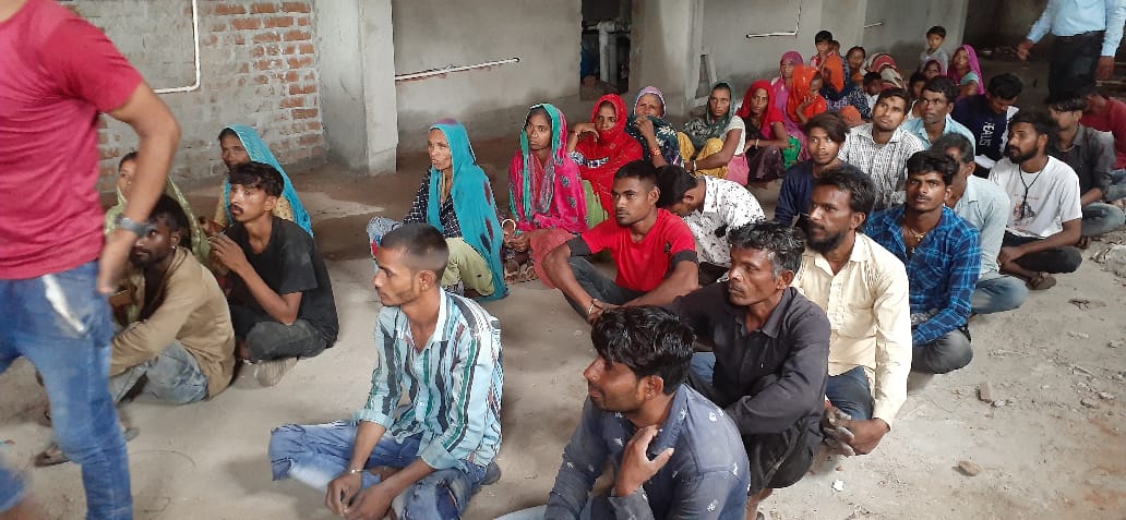 ero_152's tweet photo. दिहाड़ी श्रमिको को  मतदान की शक्ति और महत्व के बारे में बताया गया और  मतदाता जागरूकता का संदेश दिया गया.....!!! #Mission75 #YouthChalaBooth #MyVoteMyPower #NoVoterToBeLeftBehind #Rajasthanelection2023
@ECISVEEP  @CeoRajasthan 
@rpbreakingnews @DainikBhaskar 
@Lake city News https://t.co/iClmNlk4Sx